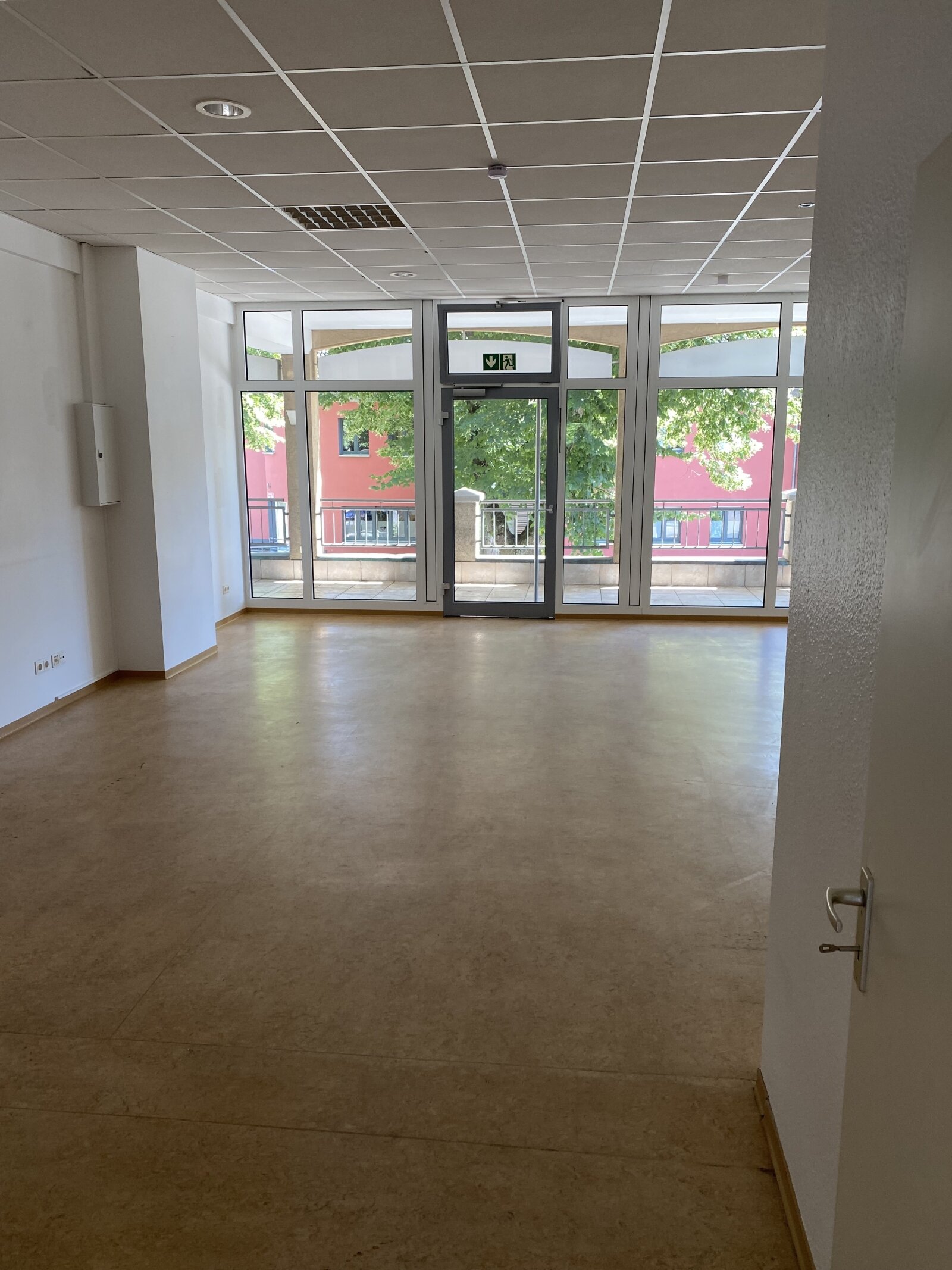 Ladenfläche in den City Arkaden, direkt am S-Bahnhof 