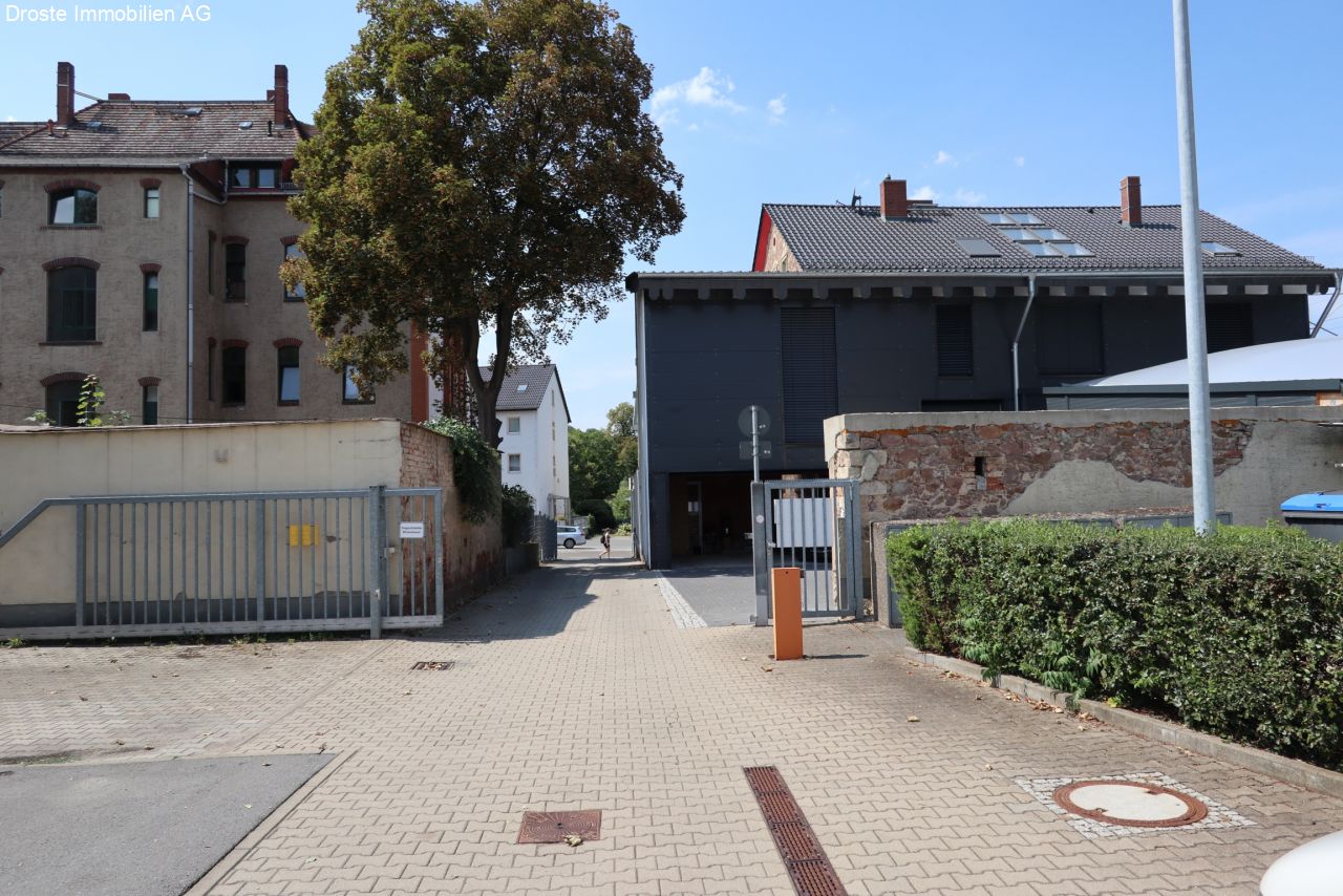 Top-Saniertes freies Gewerbeobjekt mit vielen Stellplätzen    