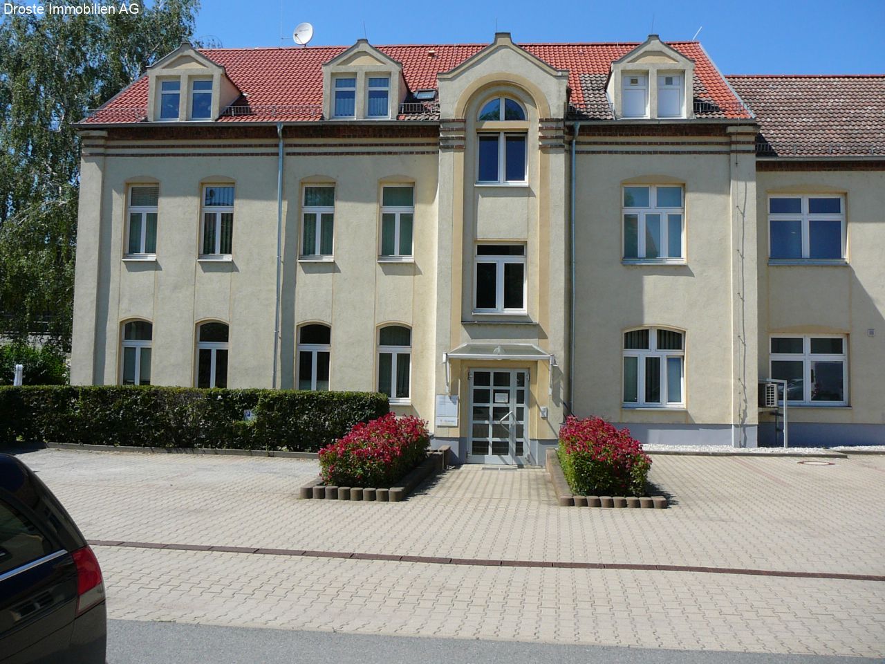 Top-Saniertes freies Gewerbeobjekt mit vielen Stellplätzen    