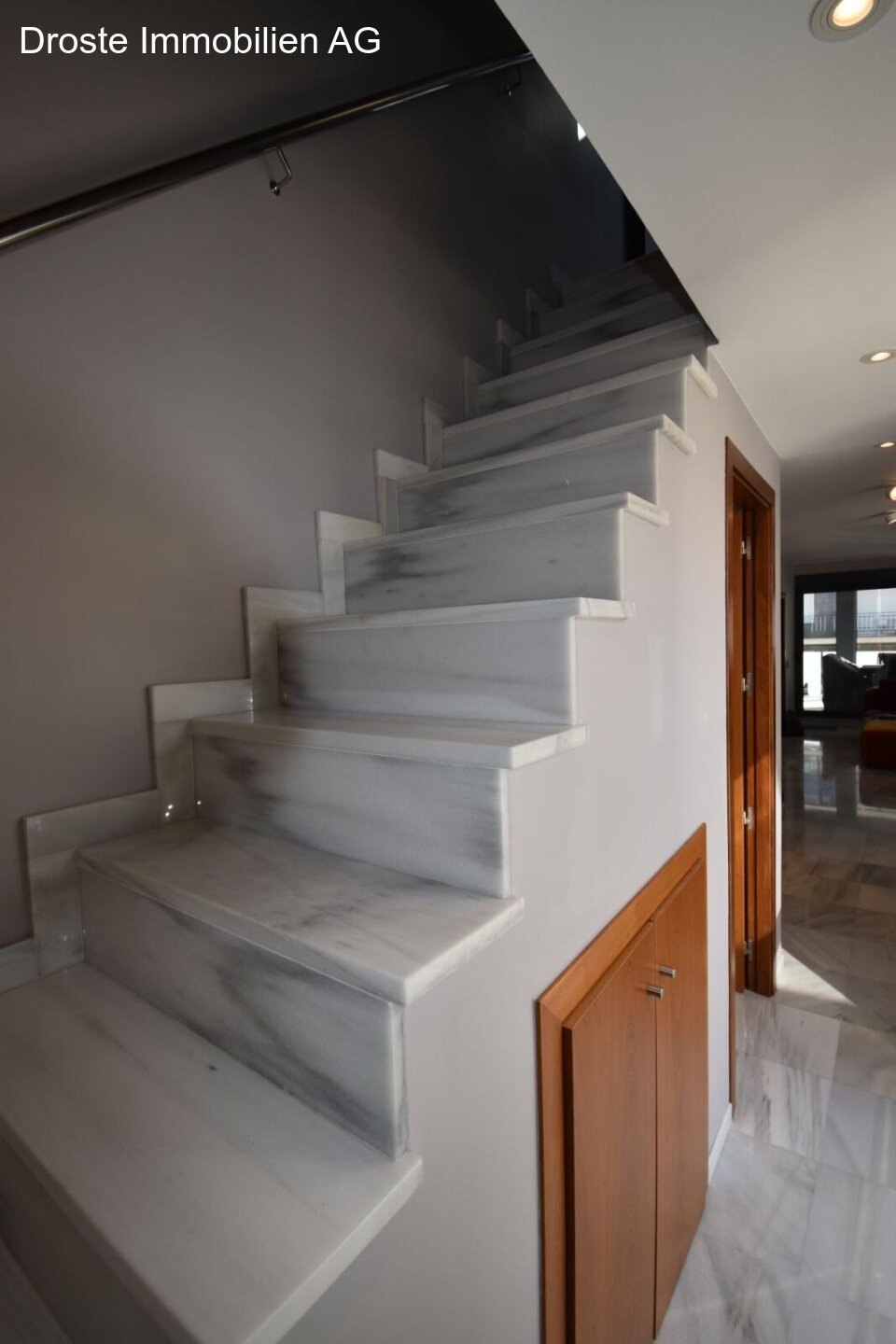 Treppenaufgang mit Stauraum