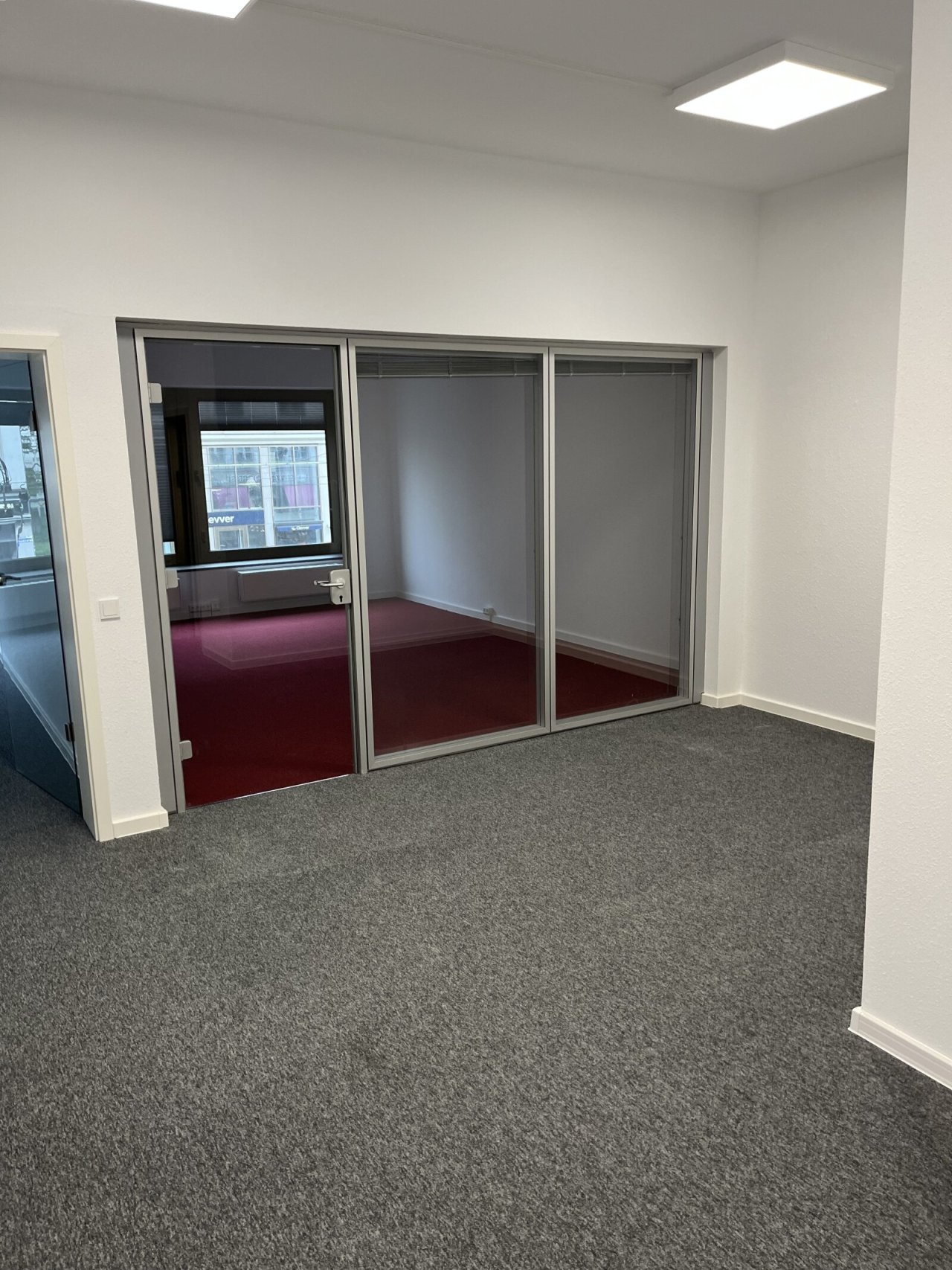 Büro mit Glasfront (3. Ansicht)