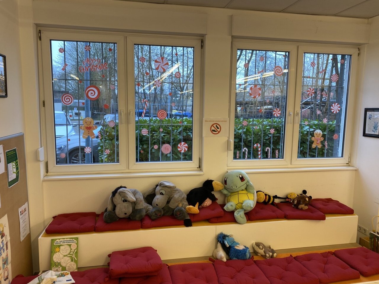 Hauptfläche mit Sicht auf die Kundenparkplätze